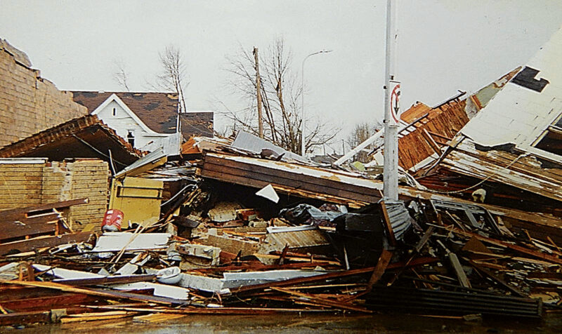 Storm spotter recalls 1998 tornado | News, Sports, Jobs - Vimarsana News