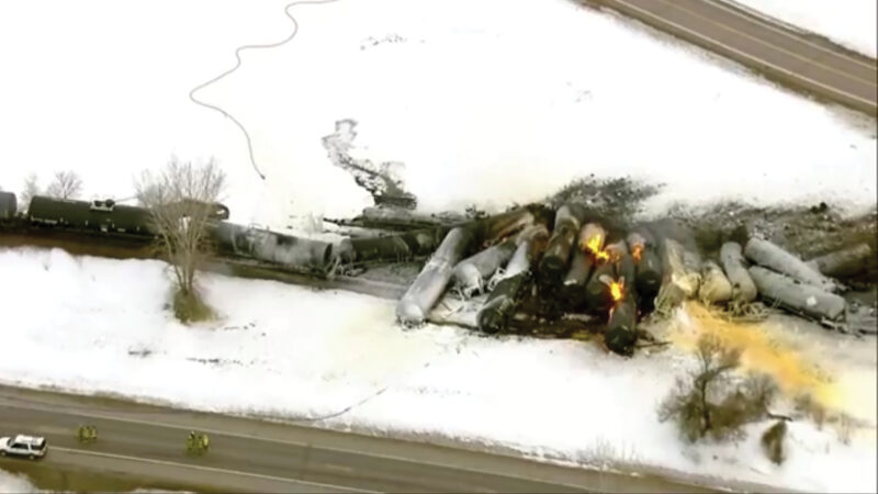 Evacuations end after fiery derailment in Raymond | News, Sports, Jobs - Vimarsana News