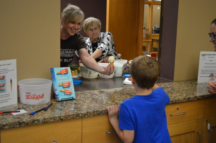 Marshall residents try to keep cool during record heat | News, Sports, Jobs - Vimarsana News