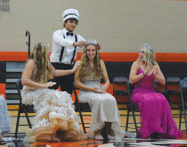 Surprise crownings | News, Sports, Jobs - Marshall Independent - Vimarsana News