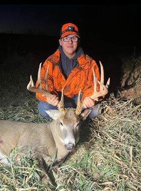 Bringing home a big buck | News, Sports, Jobs - Marshall Independent - Vimarsana News