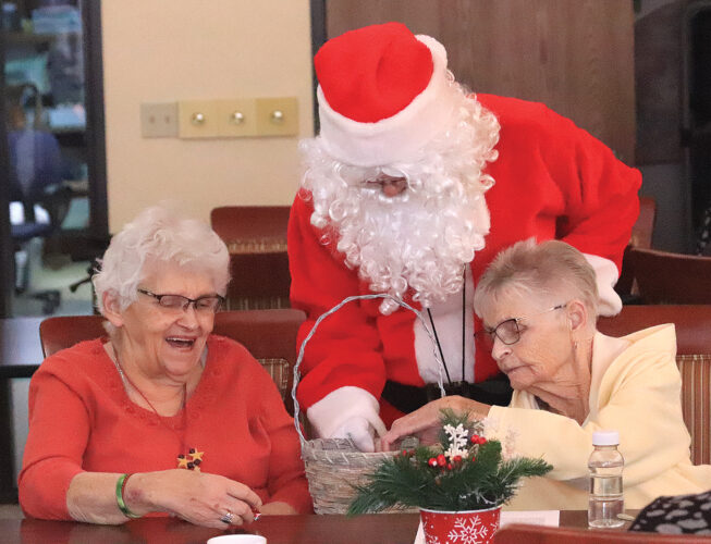 Sharing holiday cheer | News, Sports, Jobs - Marshall Independent - Vimarsana News