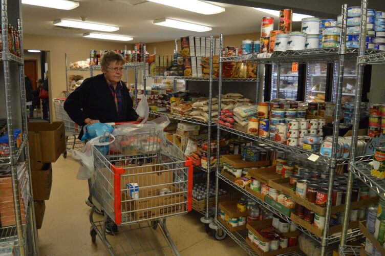'Record numbers' turn to area food shelves | News, Sports, Jobs - Vimarsana News