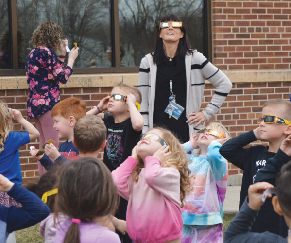 'Amazing' total eclipse | News, Sports, Jobs - Marshall Independent - Vimarsana News