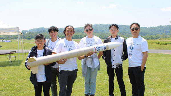UH-Maui students launch scientific payload on a rocket in competition | News, Sports, Jobs - Vimarsana News