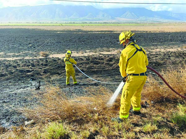 Brush fire burns 35 acres, closes Maui Veterans Highway | News, Sports, Jobs - Vimarsana News