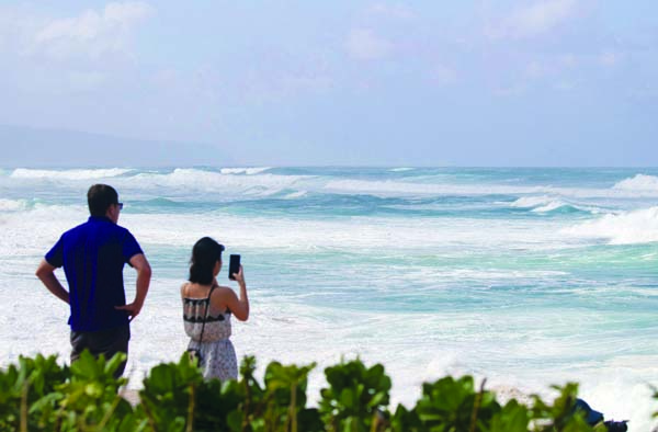 High surf hits West Coast and Hawaii, flooding some areas | News, Sports, Jobs - Vimarsana News