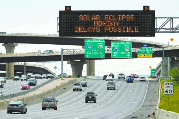 Mainland businesses embrace total solar eclipse crowd as Hawaii awaits partial eclipse | News, Sports, Jobs - Vimarsana News