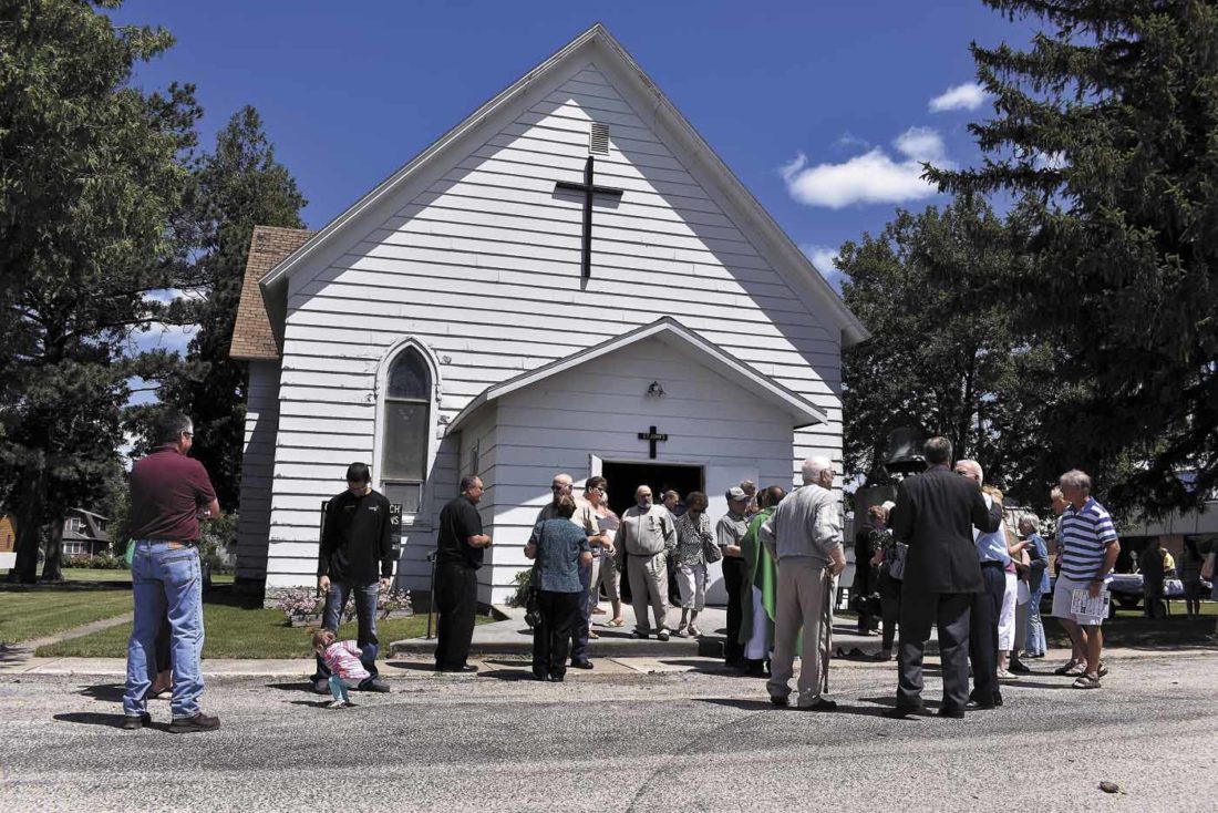 Saying goodbye Final mass held at Gilmore City catholic church News