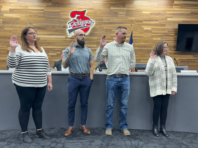 School board welcomes new members | News, Sports, Jobs - Vimarsana News