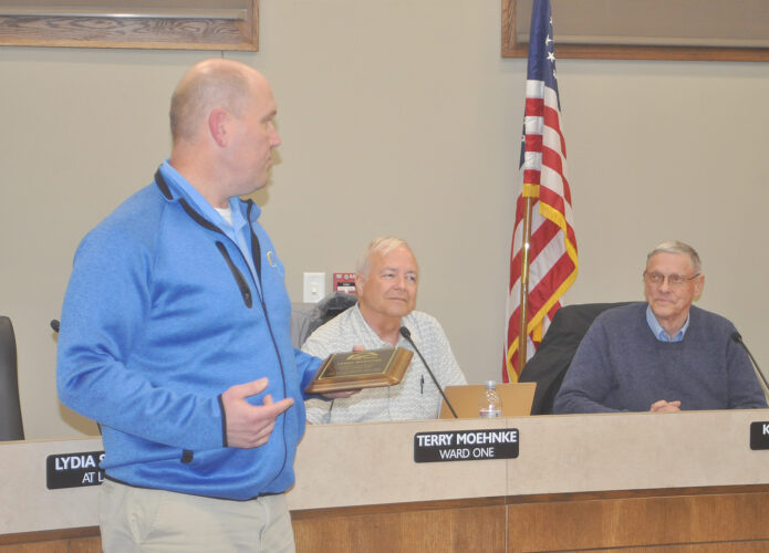 Council members honor Moehnke | News, Sports, Jobs - Vimarsana News