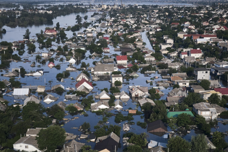 Ukraine rushes drinking water to flooded areas as environmental damage mounts from dam break | News, Sports, Jobs - Vimarsana News