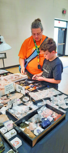 Rockhounds flock to Gem and Mineral Show | News, Sports, Jobs - Vimarsana News