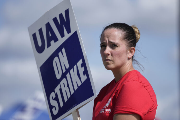 United Auto Workers threaten to expand targeted strike if there is no substantive progress by Friday | News, Sports, Jobs - Vimarsana News