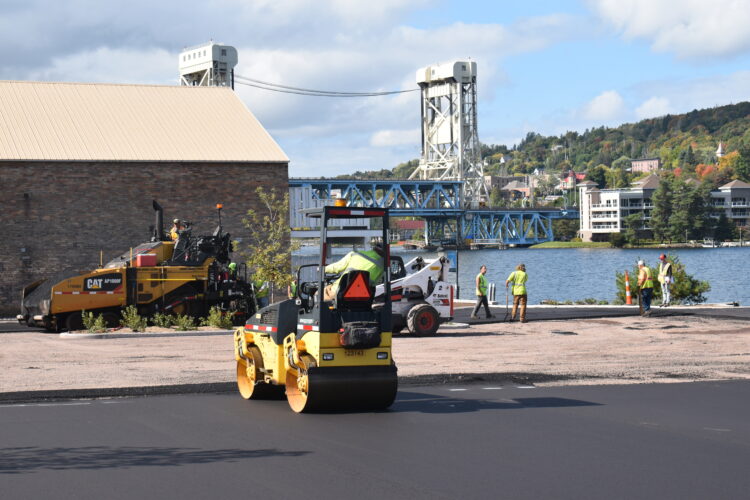 Lakeshore Drive paving underway | News, Sports, Jobs - Vimarsana News