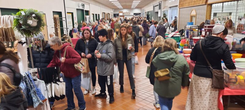 Deer Hunters' Widows Craft Show fills mall | News, Sports, Jobs - Vimarsana News