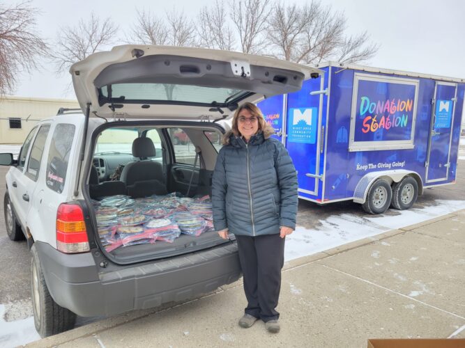 Minot woman bakes cookies for airmen | News, Sports, Jobs - Vimarsana News
