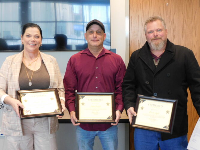 Sheriff awards three citizens for aiding scam victim | News, Sports, Jobs - Vimarsana News
