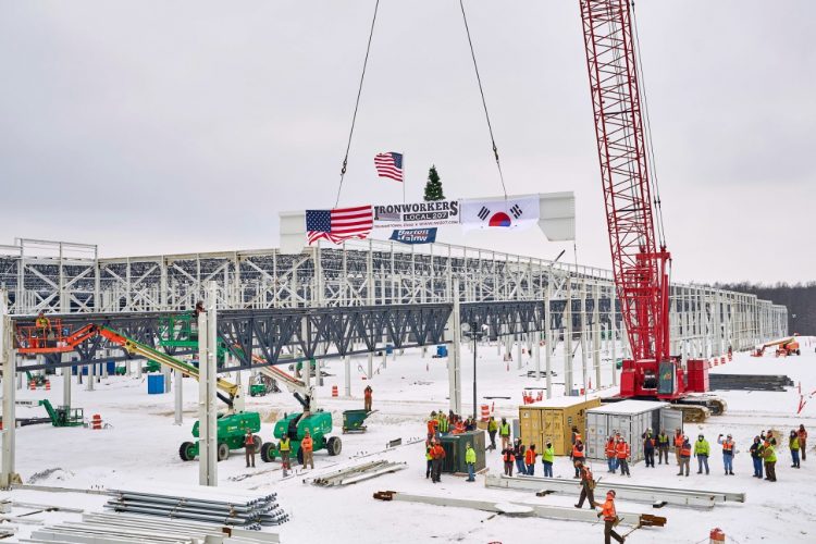 Last beam set into place at Ultium plant | News, Sports, Jobs - Vimarsana News