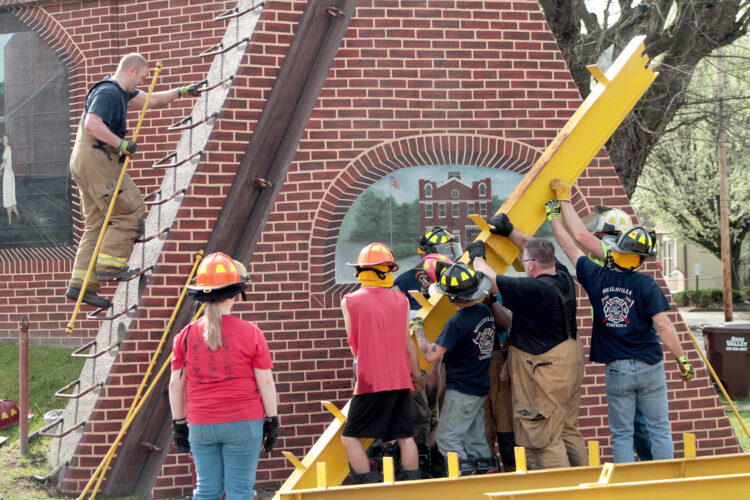 Firefighters train on flood gate in Wellsville | News, Sports, Jobs - Vimarsana News