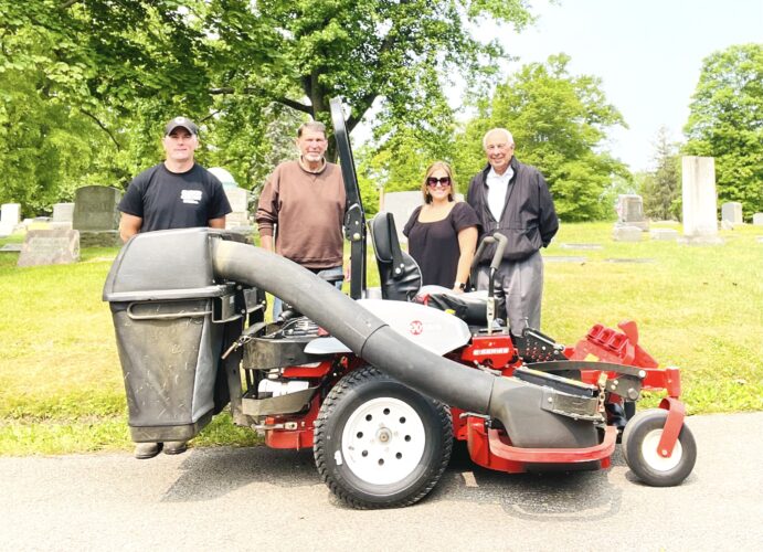 New mower gifted to Grandview Cemetery | News, Sports, Jobs - Vimarsana News