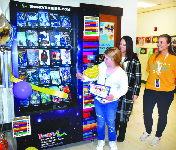 United Middle School students get unique reward for positive behavior | News, Sports, Jobs - Vimarsana News
