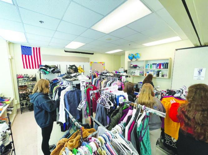 Sebring Junior High Student Senate operates 'Clothes Closet' at school | News, Sports, Jobs - Vimarsana News