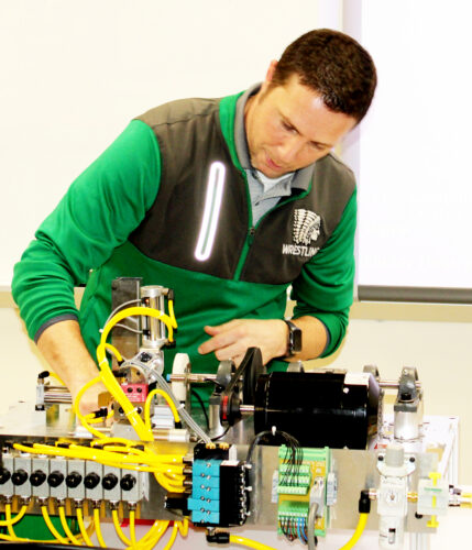 Industrial maintenance program offers students hands on training | News, Sports, Jobs - Vimarsana News