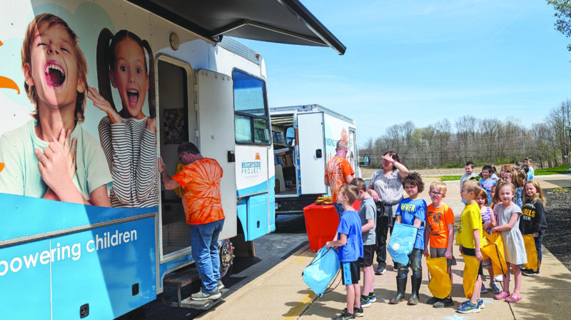 Sunshine Bus visits Crestview Elementary | News, Sports, Jobs - Vimarsana News