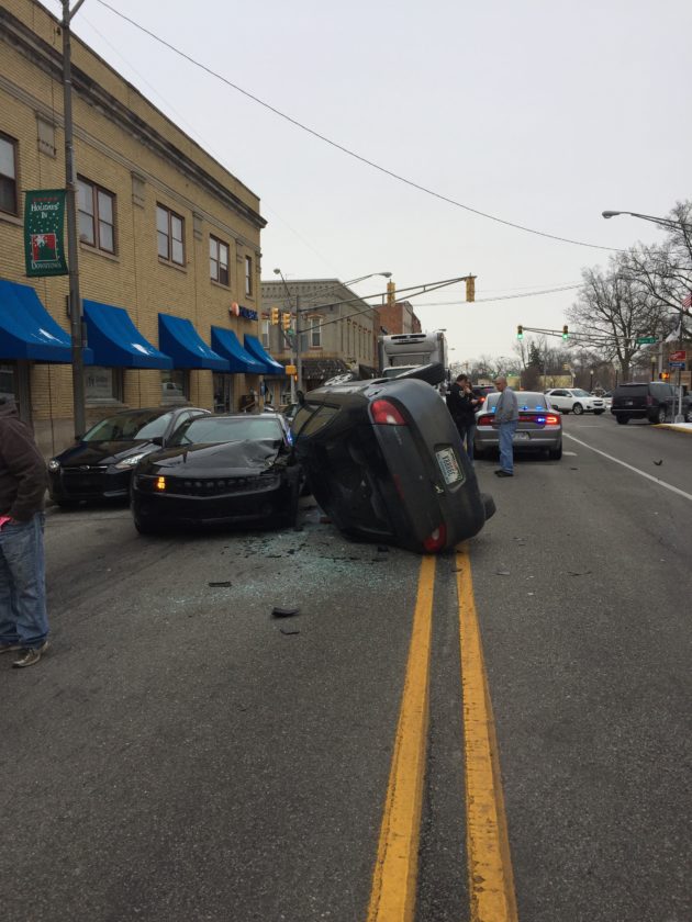 Auburn driver flees after 3vehicle crash overturns car during chase