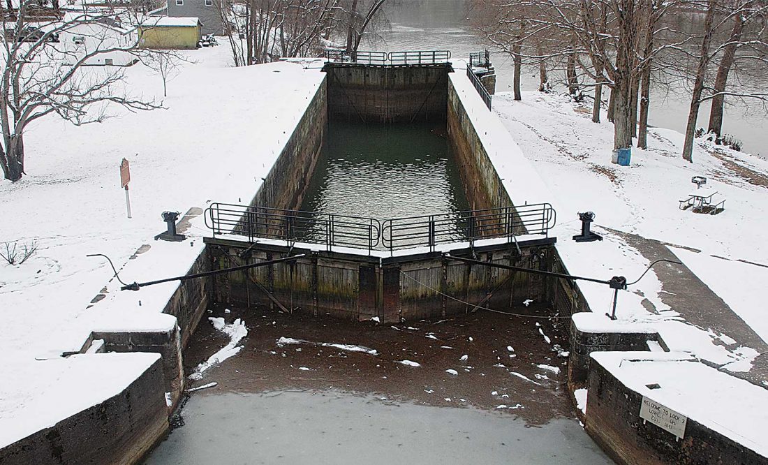 Building Blocks Locks and dams on Muskingum have made river navigable