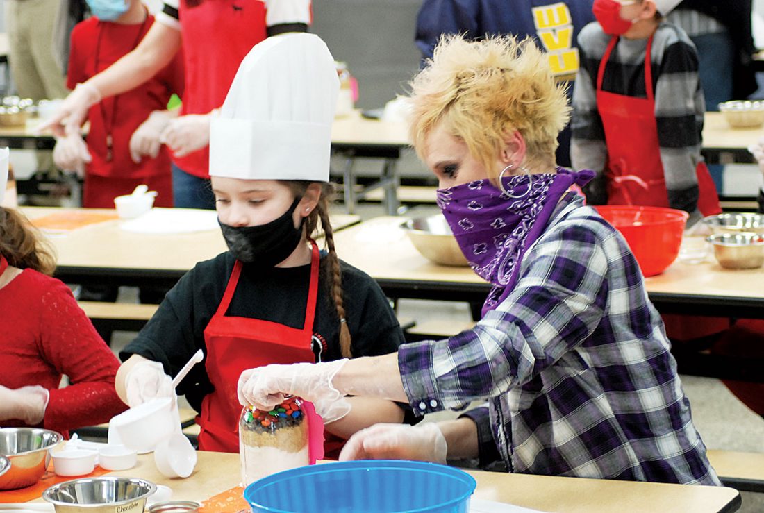 Teachers bake up a lesson plan on fractions for kids, parents | News, Sports, Jobs - Vimarsana News
