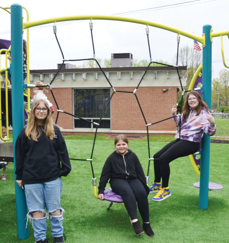 Parkersburg YMCA cuts ribbon on new playground | News, Sports, Jobs - Vimarsana News