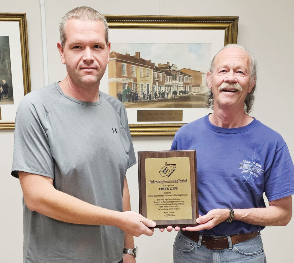 Parkersburg Homecoming officials honor Lipps | News, Sports, Jobs - Vimarsana News