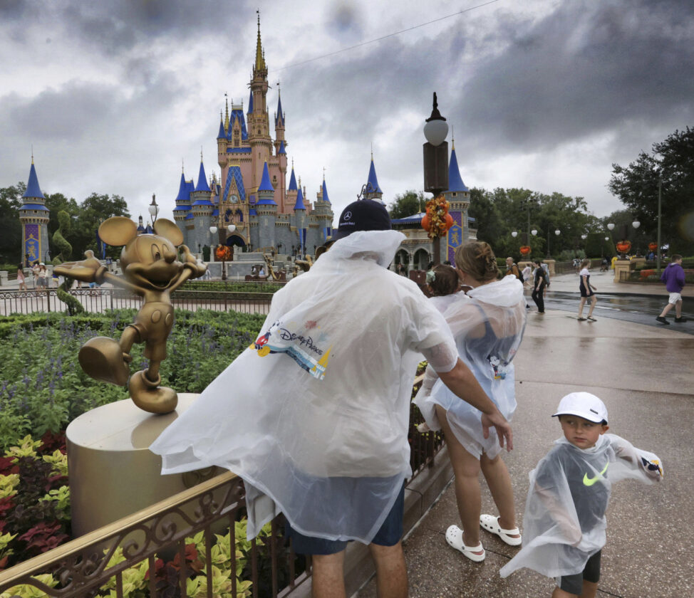 Hurricane Idalia hits Florida with 125 mph winds, flooding streets, snapping trees and cutting power | News, Sports, Jobs - Vimarsana News