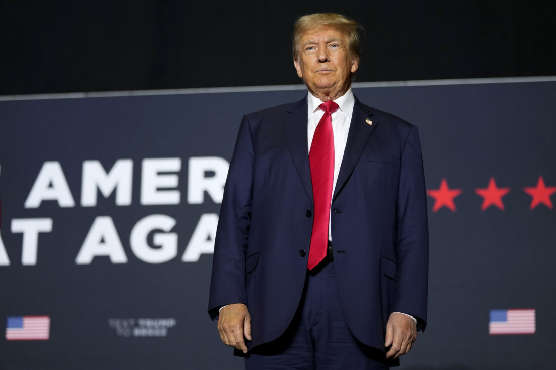 Trump campaigns before thousands in friendly blue-collar, eastern Iowa | News, Sports, Jobs - Vimarsana News