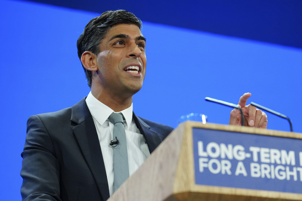 UK prime minister wants to raise the legal age to buy cigarettes in England so eventually no one can | News, Sports, Jobs - Vimarsana News