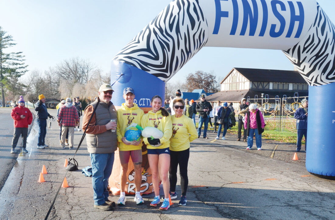 Turkey Trot runners pound the pavement for prize | News, Sports, Jobs - Vimarsana News