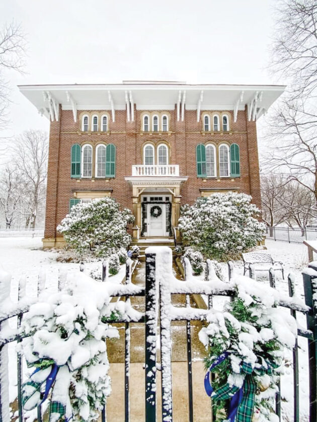 Henderson Hall ready to open doors for Christmas Evening | News, Sports, Jobs - Vimarsana News