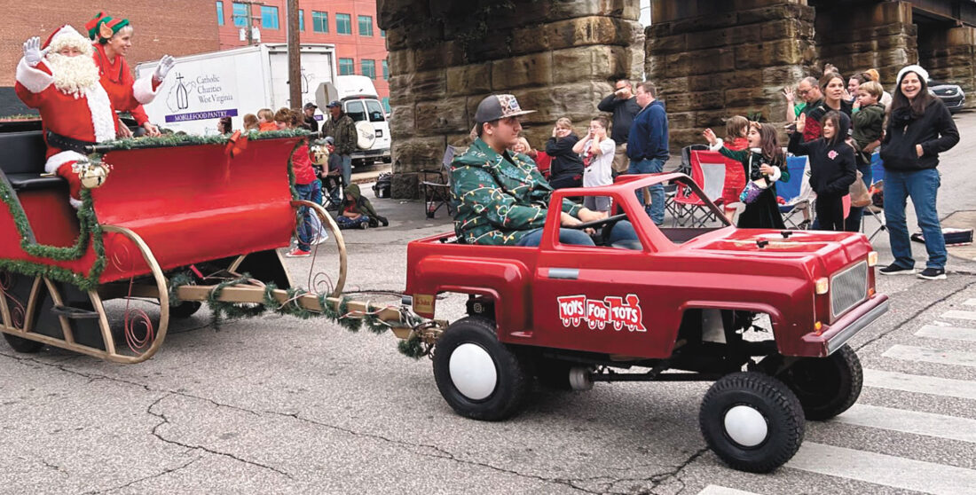 Christmas tradition alive and well as parade marches through downtown Parkersburg | News, Sports, Jobs - Vimarsana News