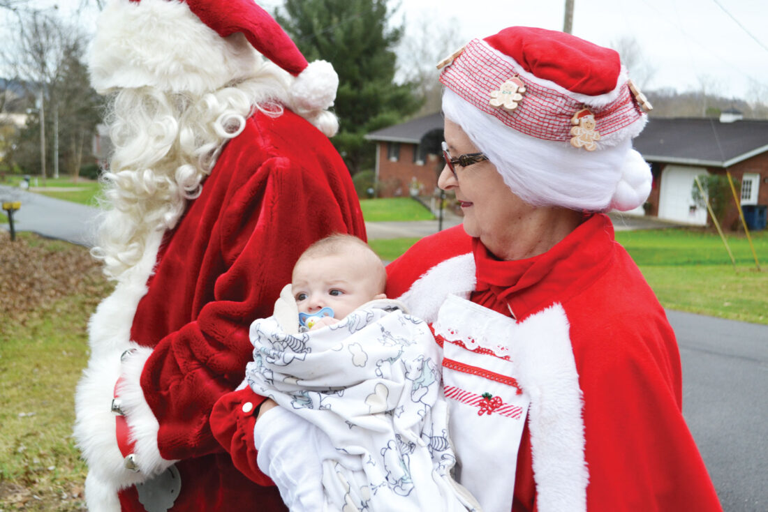 Clauses deliver smiles at Oak Grove VFD | News, Sports, Jobs - Vimarsana News