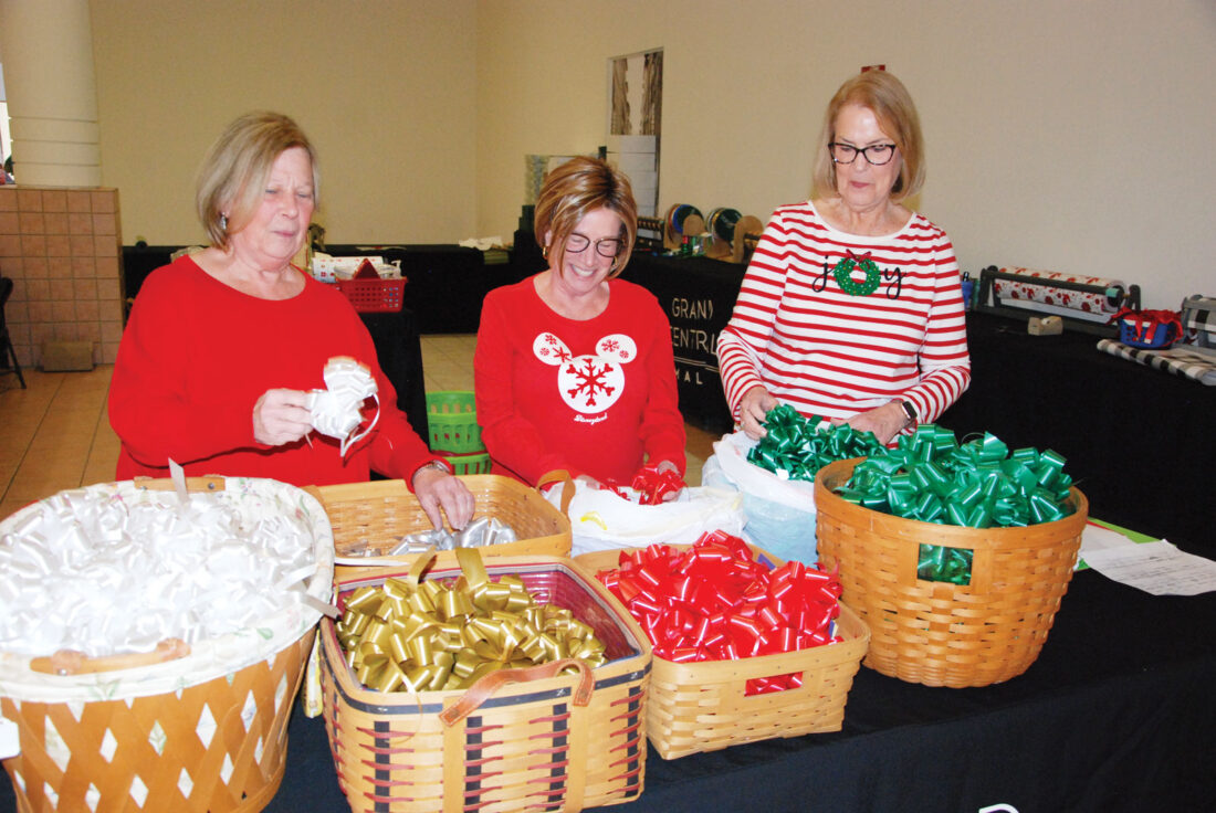 Take a Bow: Greater Parkersburg Woman's Club gift-wrappers a reliable Christmas presence | News, Sports, Jobs - Vimarsana News