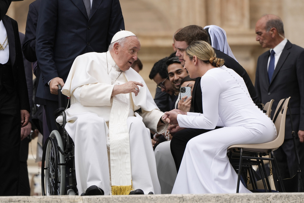 Pope approves blessings for same-sex couples that must not resemble marriage | News, Sports, Jobs - Vimarsana News