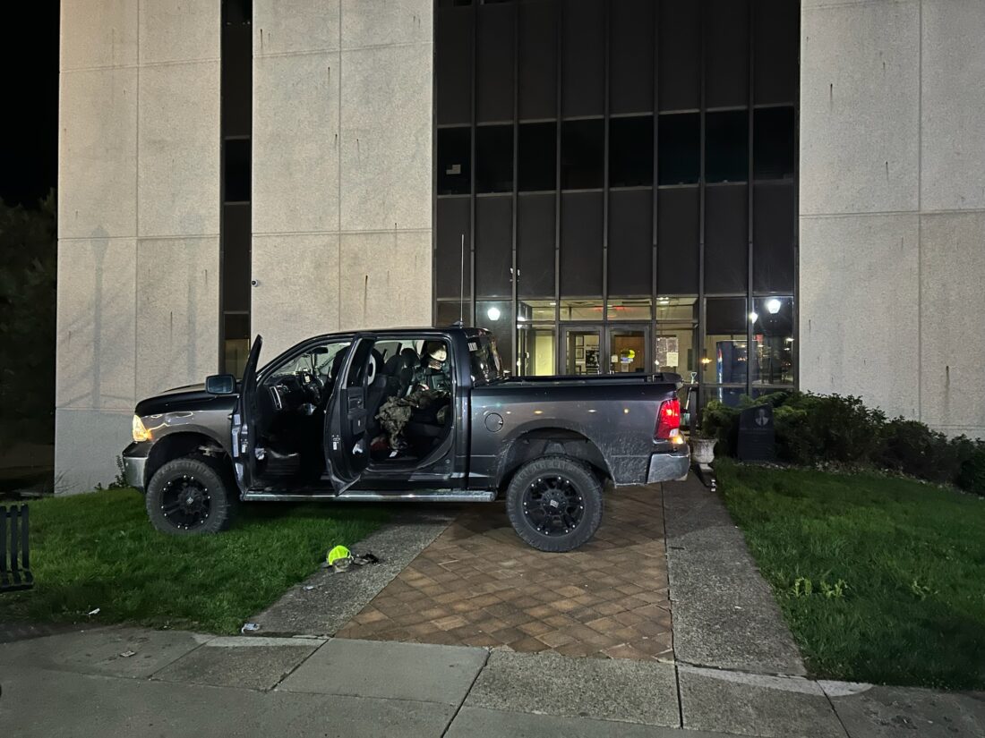 Man sustains self-inflicted gunshot wound in confrontation at court building | News, Sports, Jobs - Vimarsana News