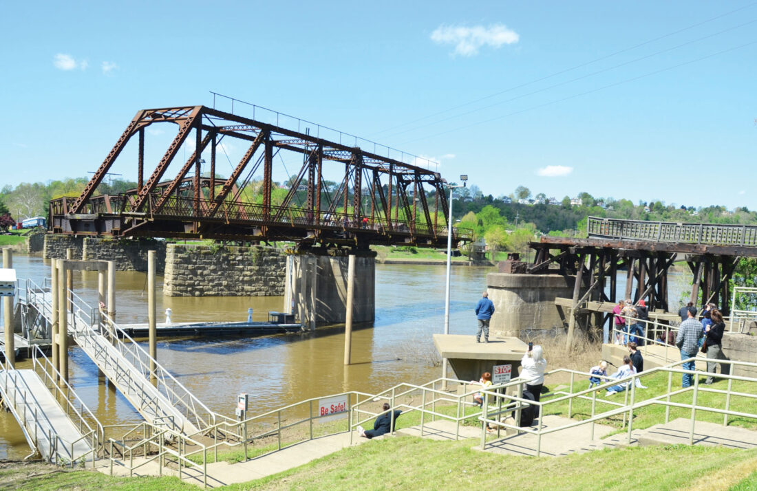 Volunteers turn Historic Harmar Bridge so sternwheeler can pass through | News, Sports, Jobs - Vimarsana News
