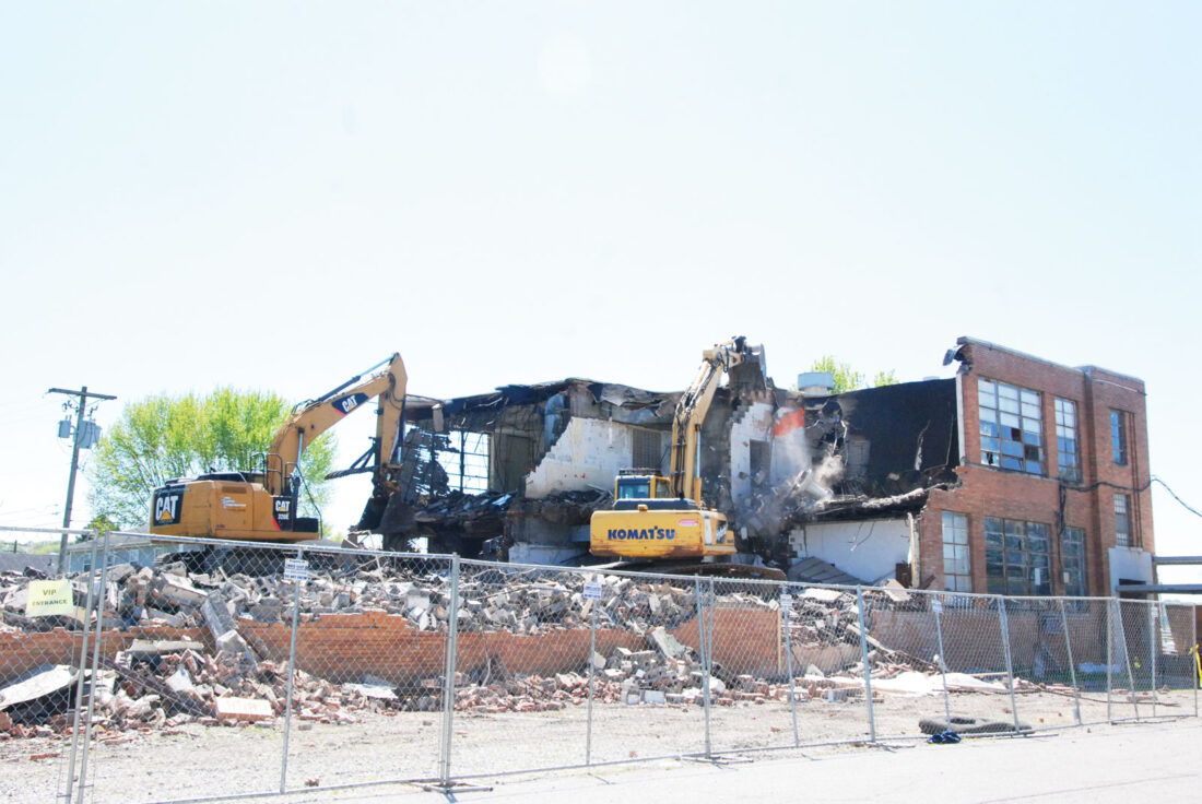 Picture This: Shuttered Belpre School Demolished | News, Sports, Jobs - Vimarsana News