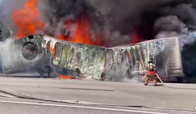 Truck fire on 41 stalls traffic for hours | News, Sports, Jobs - North Fort Myers Neighbor - Vimarsana News