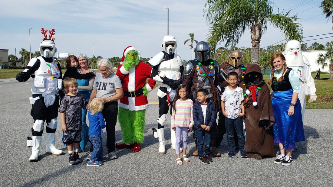 Mama Lu and friends spread holiday cheer | News, Sports, Jobs - North Fort Myers Neighbor - Vimarsana News