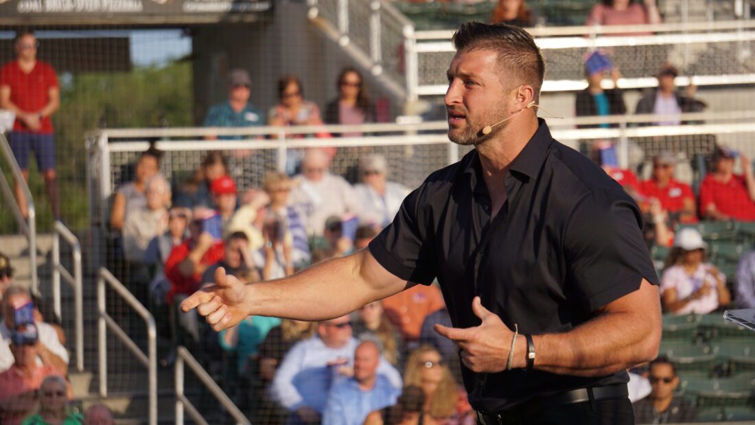Tim Tebow shares message of hope, compassion at Southwest Florida Community Prayer Breakfast | News, Sports, Jobs - Vimarsana News