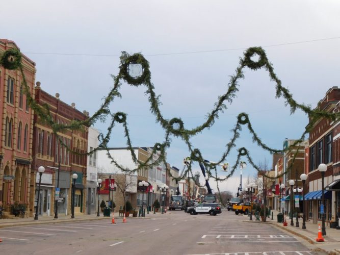 City moves forward with garland study; will not tear down building | News, Sports, Jobs - Vimarsana News